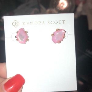 NWOT Kendra Scott Pink MOP/Rose Gold Inaiyah Studs